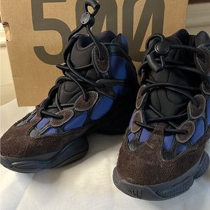 Yeezy Tyrian - size 6 - brand new